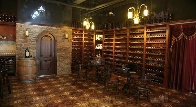 藍(lán)菲紅酒專(zhuān)賣(mài)店